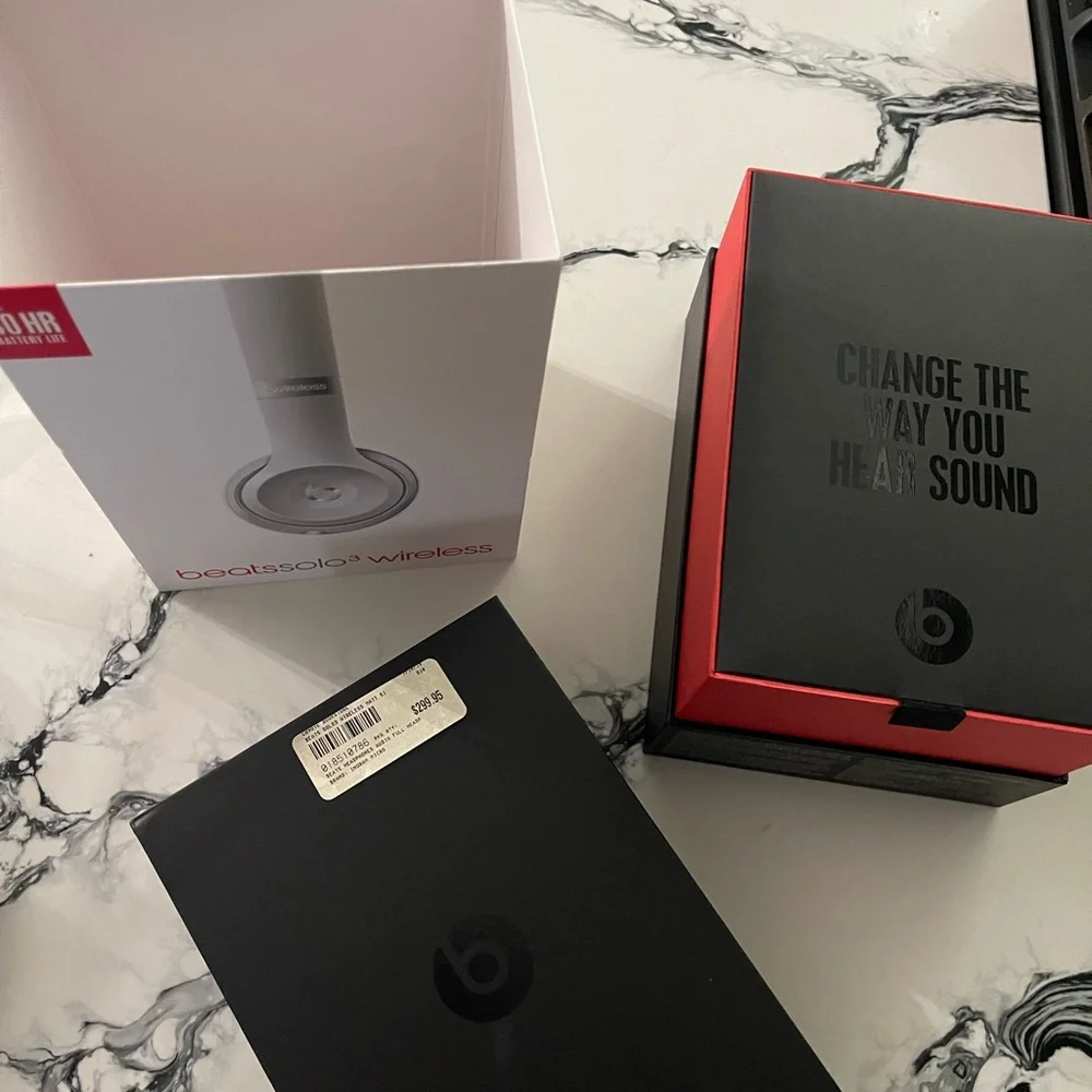 NEW Beats by Dre Silver Over-Ear Headphones - Picture 4 of 4